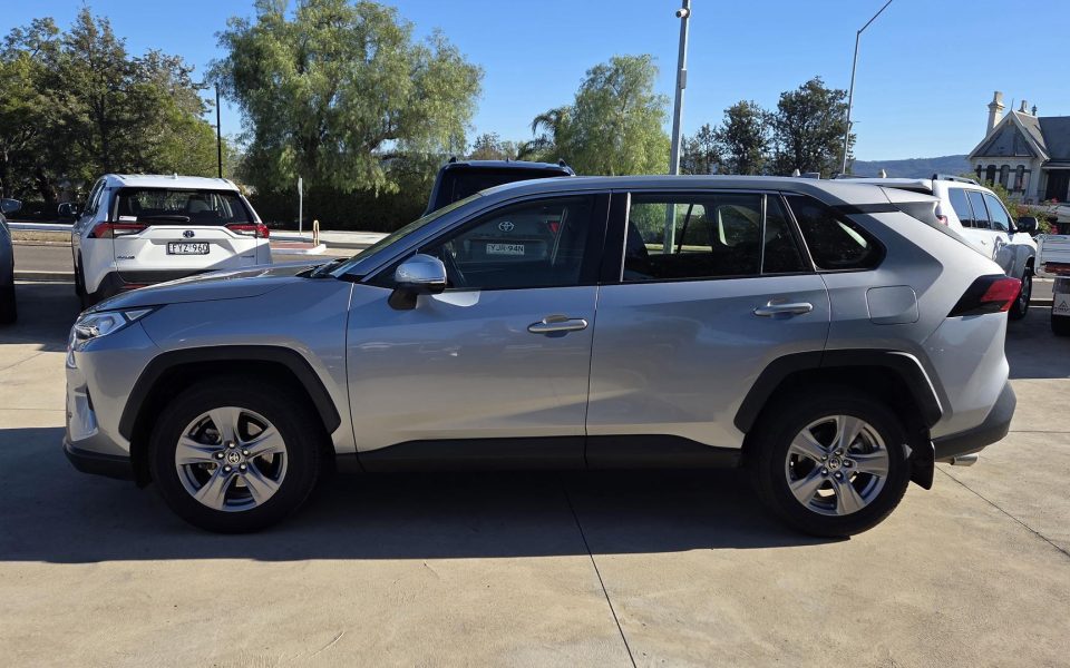 2022 Toyota RAV4 GX-2WD