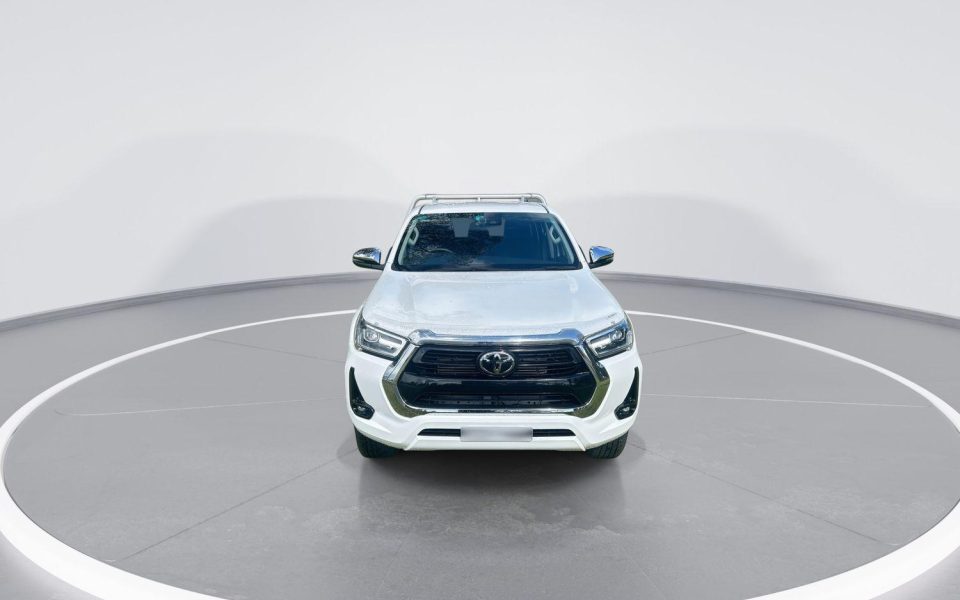 2023 Toyota Hilux SR5