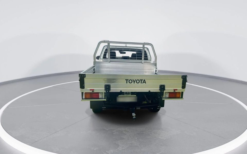 2023 Toyota Hilux SR5