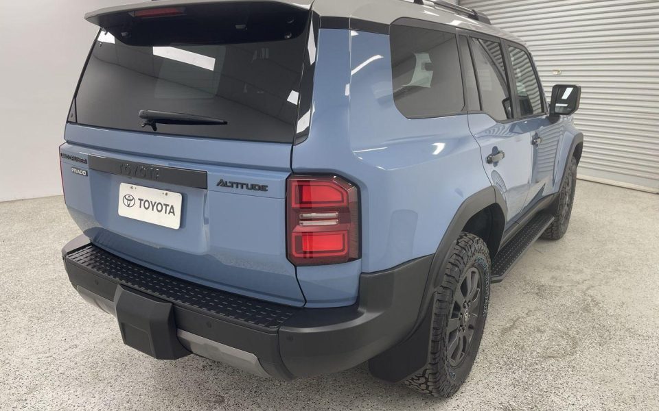 2025 Toyota Prado Altitude