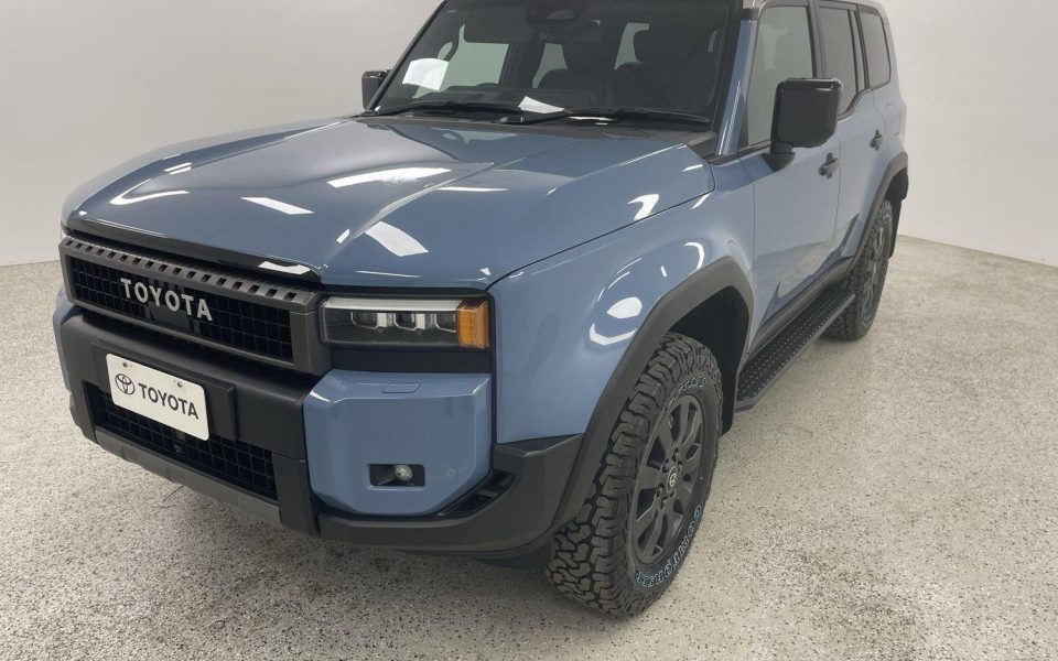 2025 Toyota Prado Altitude