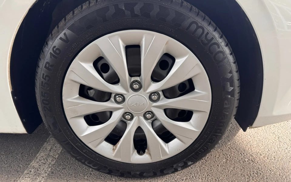 2022 Kia Cerato BD MY22 S White 6 Speed Sports Automatic Hatchback