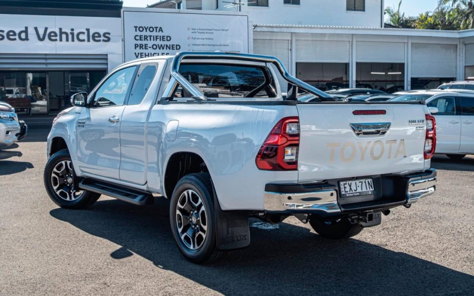 2023 Toyota Hilux SR5
