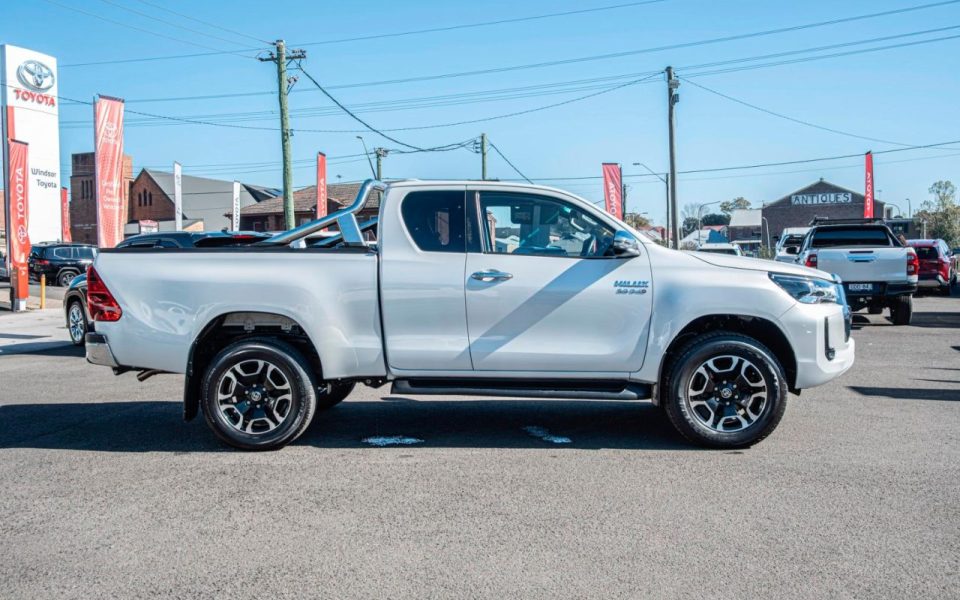 2023 Toyota Hilux SR5