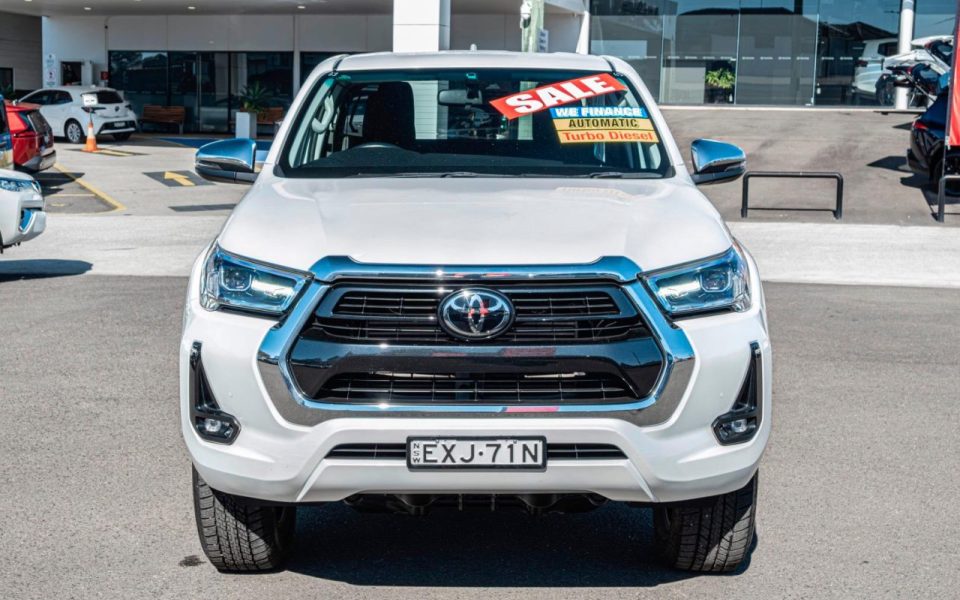 2023 Toyota Hilux SR5