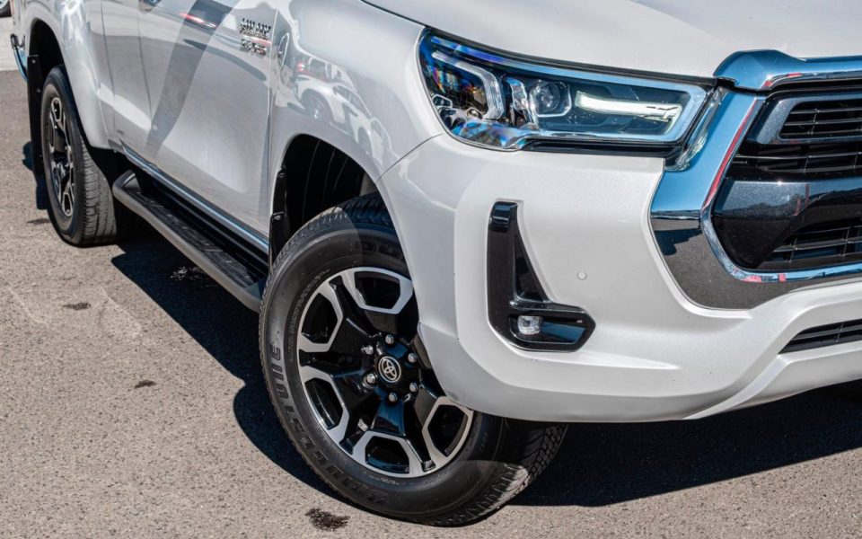 2023 Toyota Hilux SR5