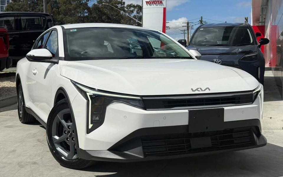 2025 Kia K4 S