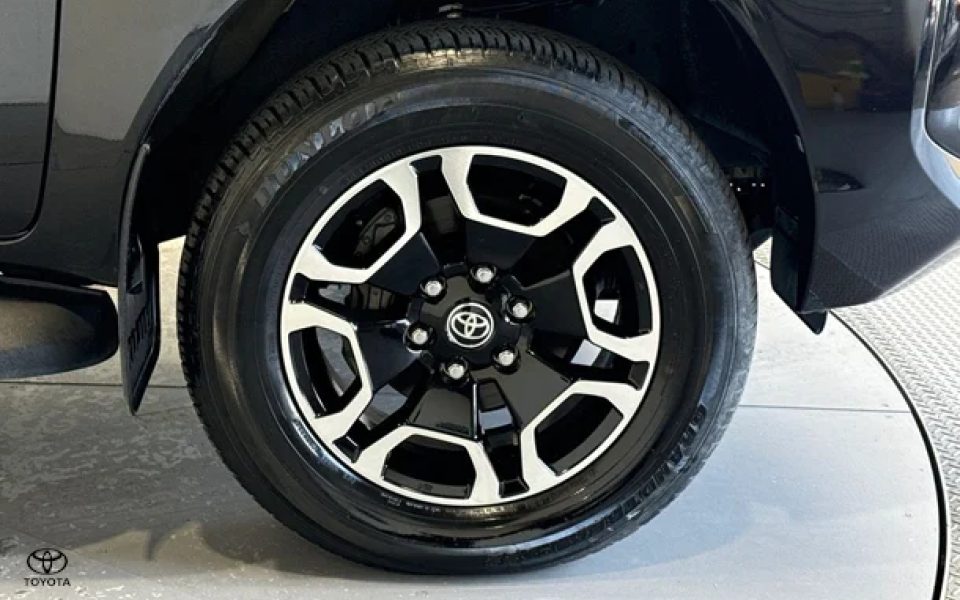 2024 Toyota Hilux SR5 48V