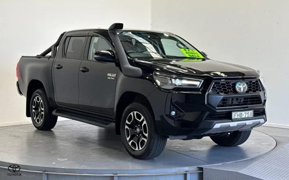 2024 Toyota Hilux SR5 48V