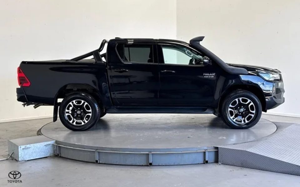 2024 Toyota Hilux SR5 48V