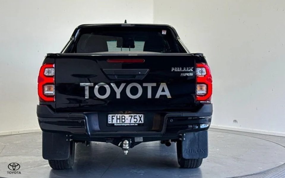 2024 Toyota Hilux SR5 48V