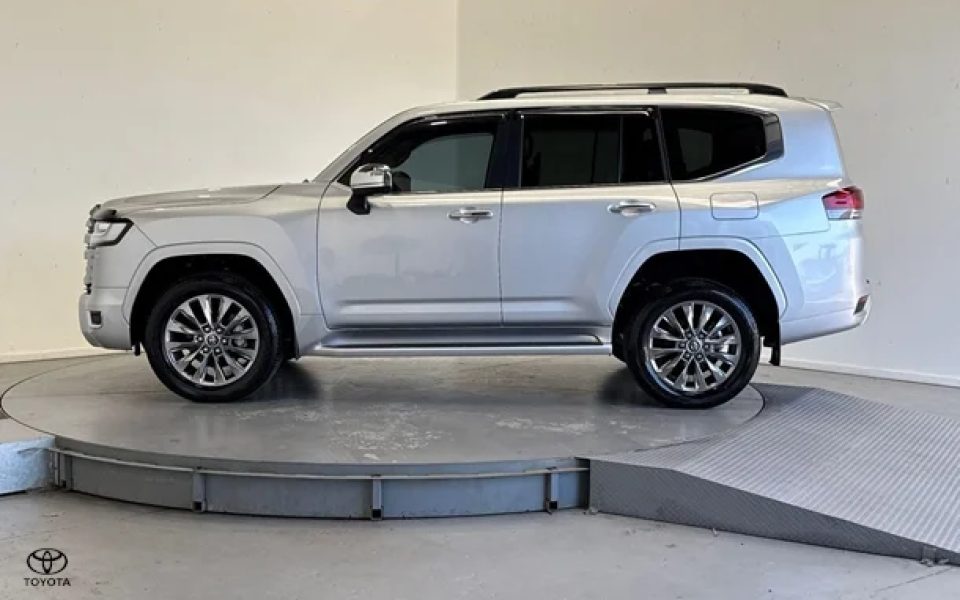 2026 Toyota Landcruiser Sahara ZX