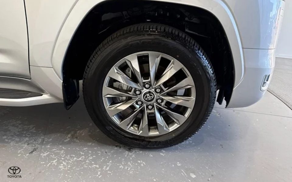 2026 Toyota Landcruiser Sahara ZX