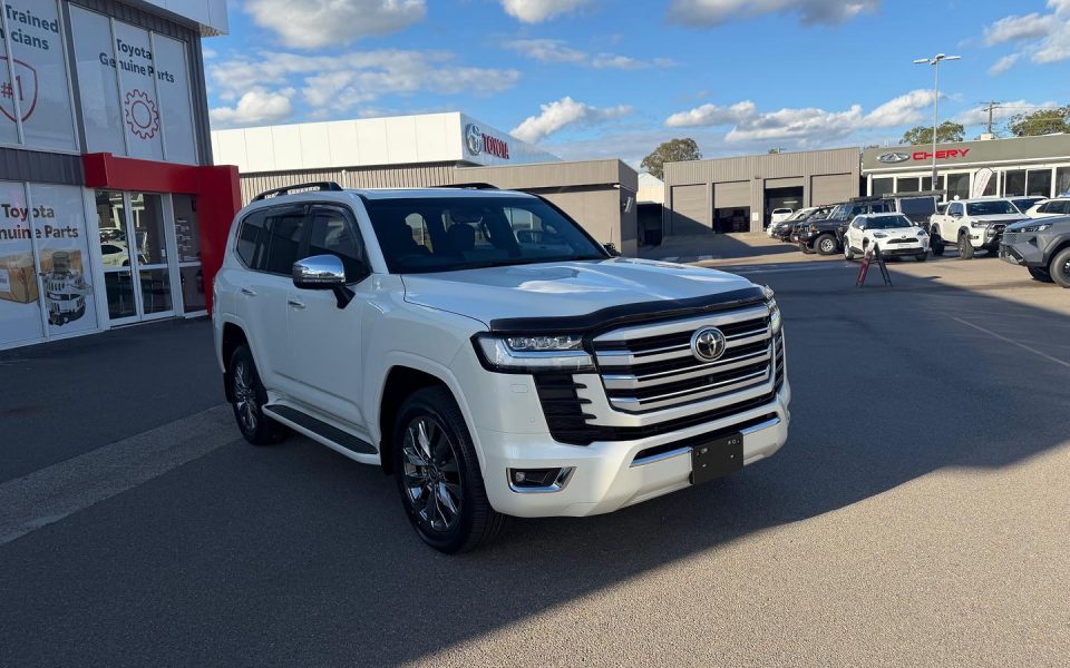 2023 Toyota Landcruiser Sahara ZX
