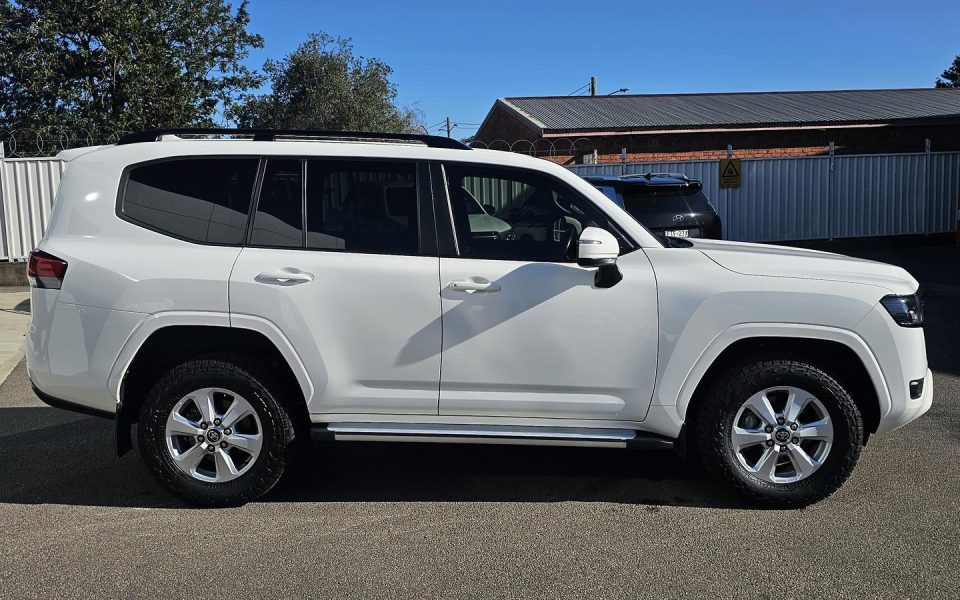 2023 Toyota Landcruiser GXL