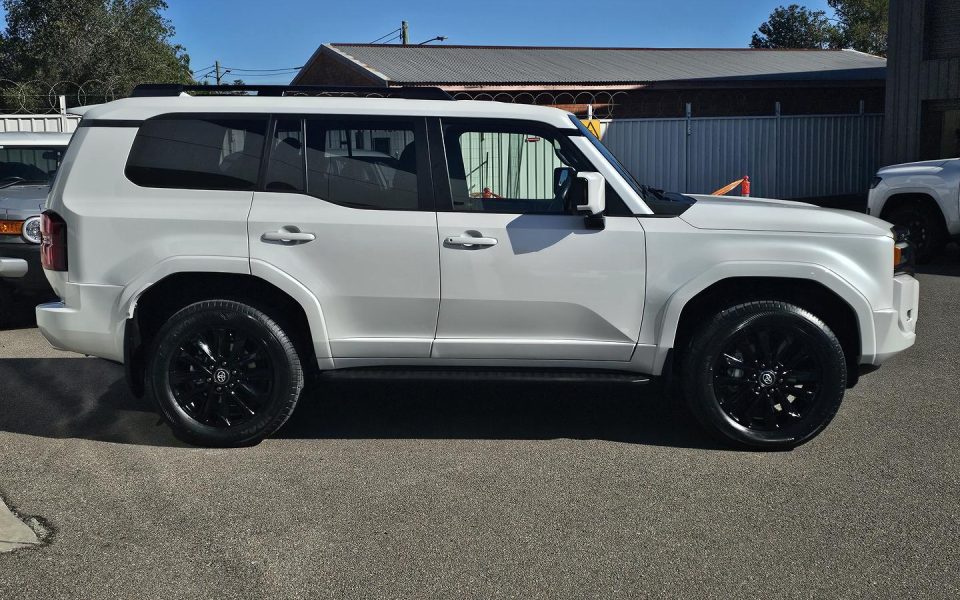 2024 Toyota Prado VX