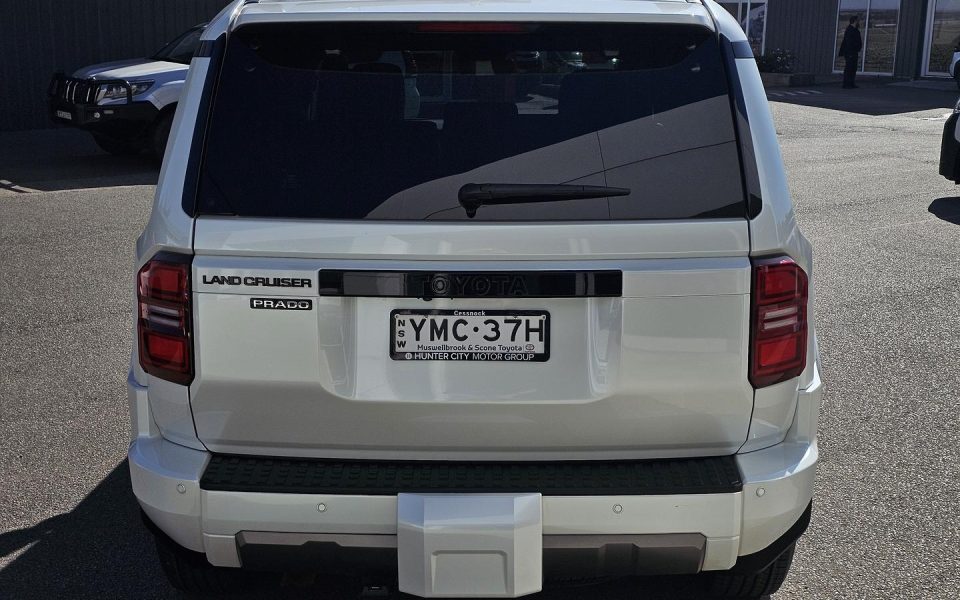 2024 Toyota Prado VX
