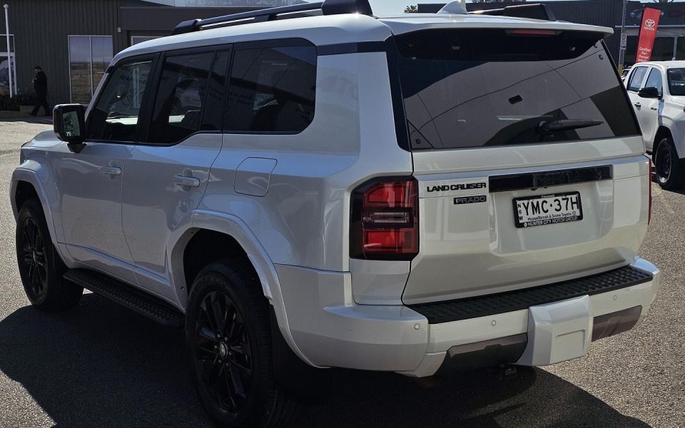 2024 Toyota Prado VX