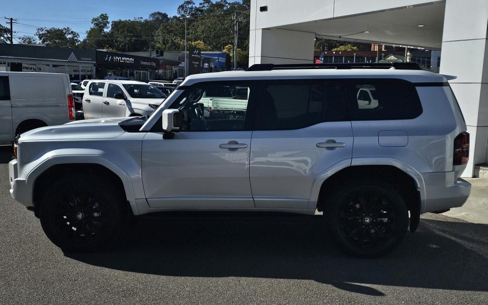 2024 Toyota Prado VX