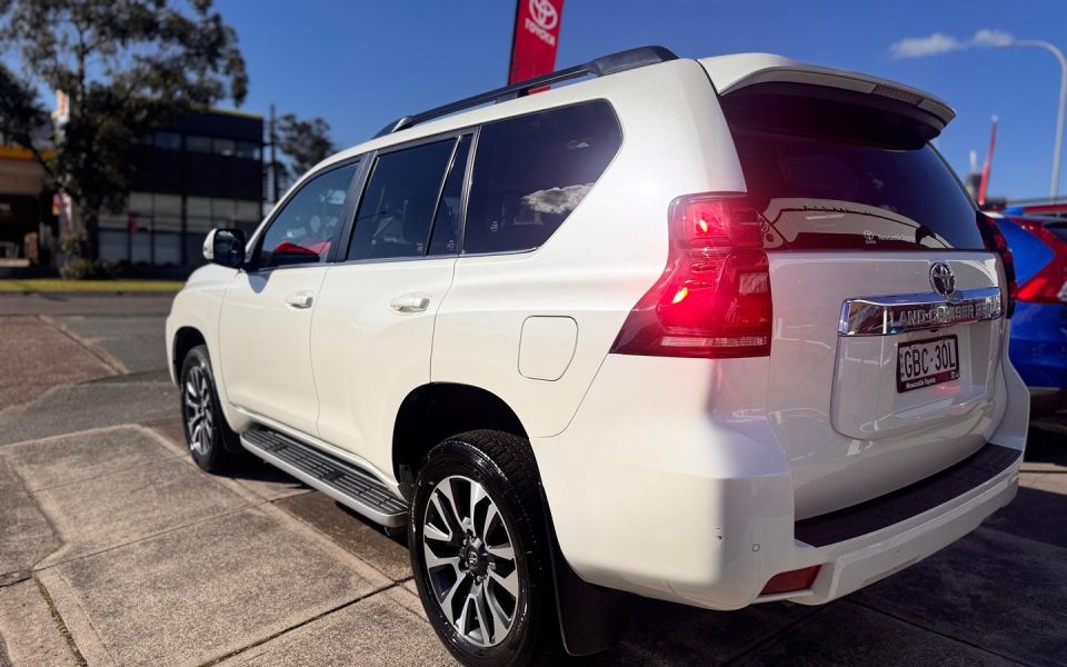 2023 Toyota Prado VX