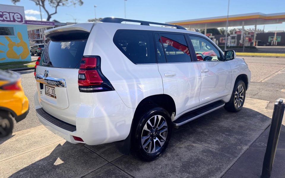 2023 Toyota Prado VX