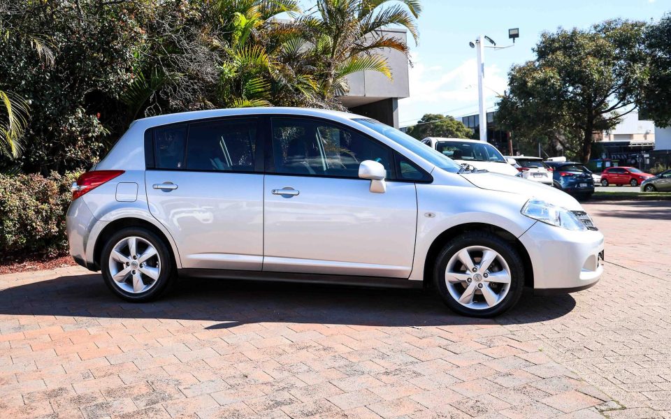 2012 NISSAN TIIDA ST