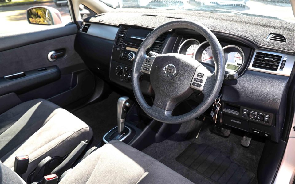 2012 NISSAN TIIDA ST