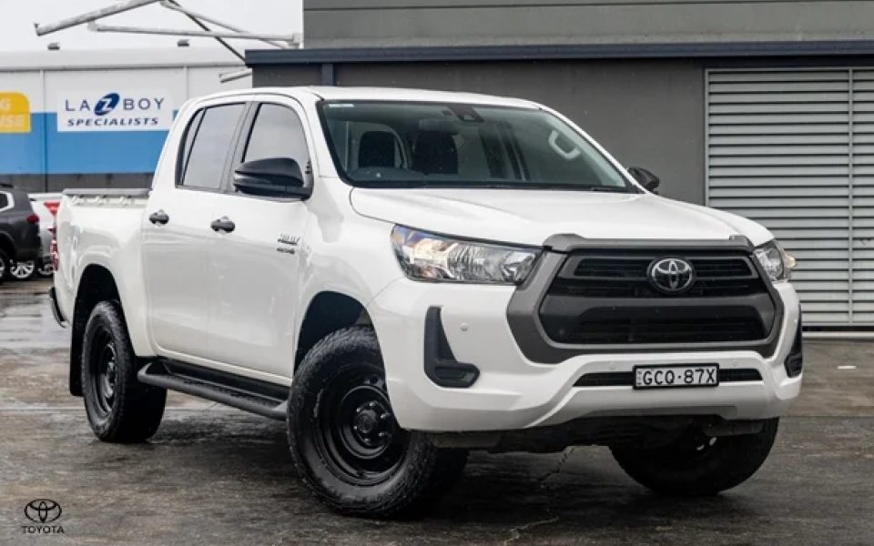 2022 Toyota Hilux SR