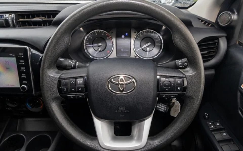 2022 Toyota Hilux SR