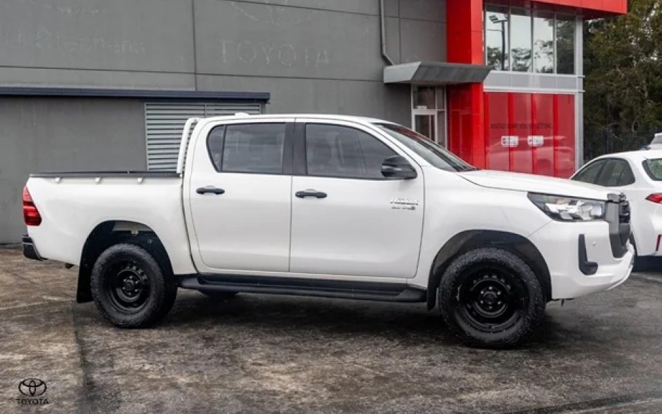 2022 Toyota Hilux SR