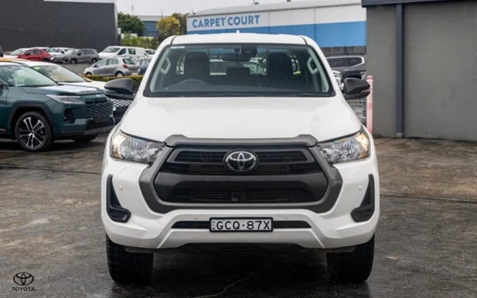 2022 Toyota Hilux SR