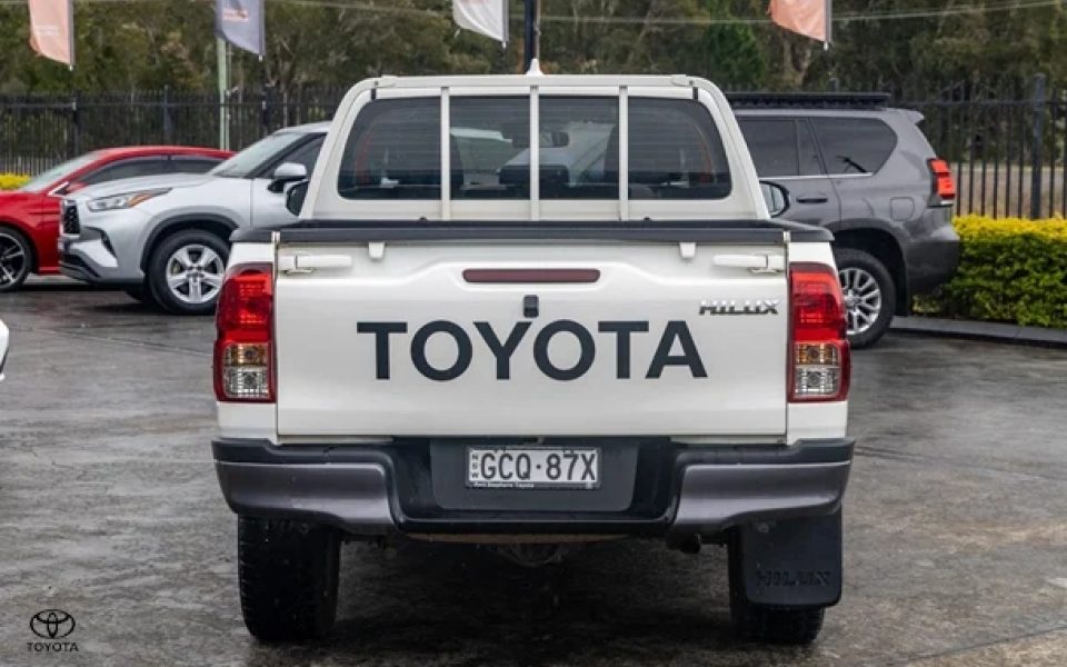 2022 Toyota Hilux SR