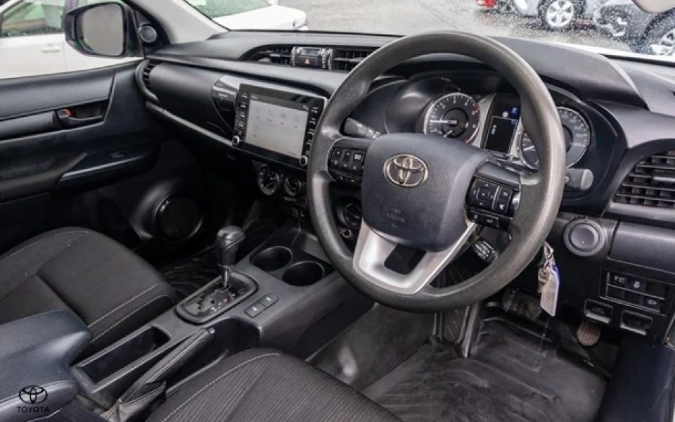 2022 Toyota Hilux SR