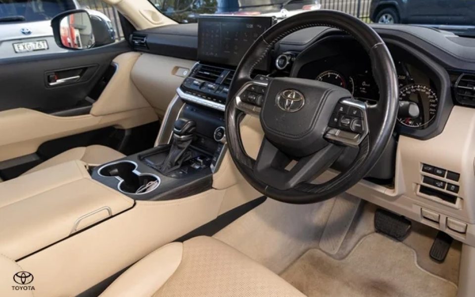 2023 Toyota Landcruiser Sahara ZX