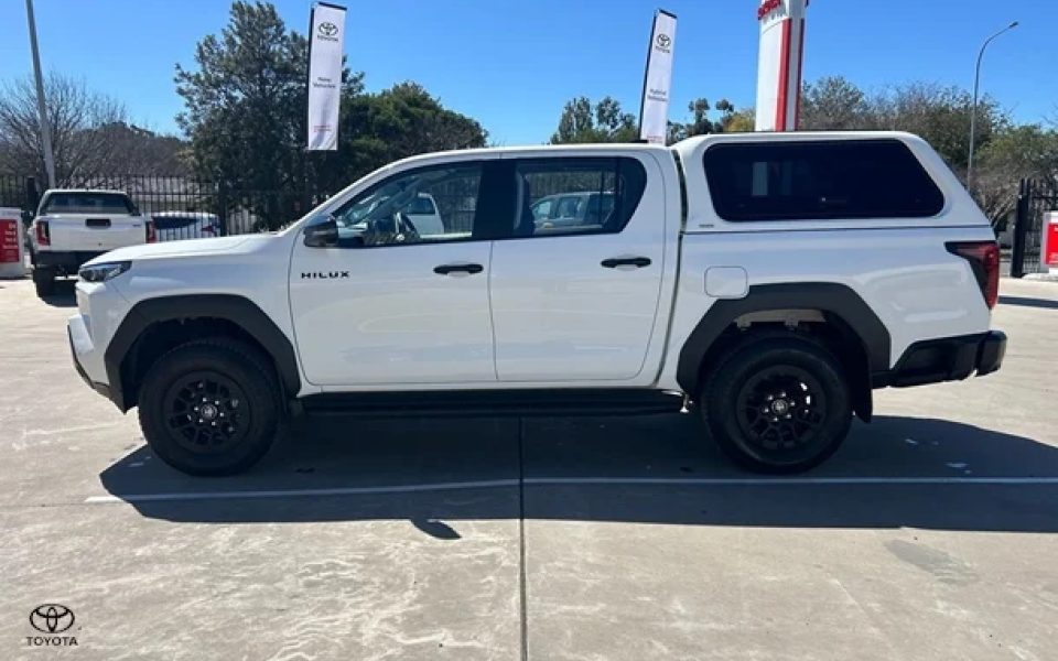 2026 Toyota Hilux SR 48V
