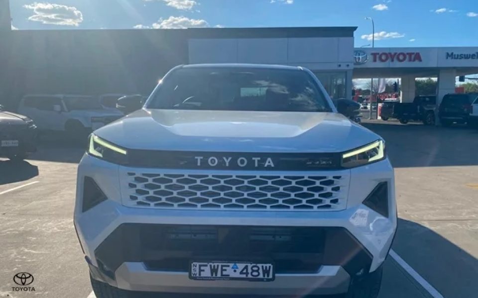 2025 Toyota Hilux SR5 48V