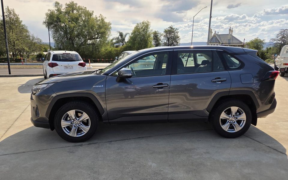 2022 Toyota RAV4 GX-2WD