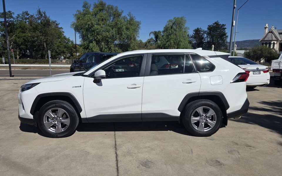 2022 Toyota RAV4 Hybrid GX AWD