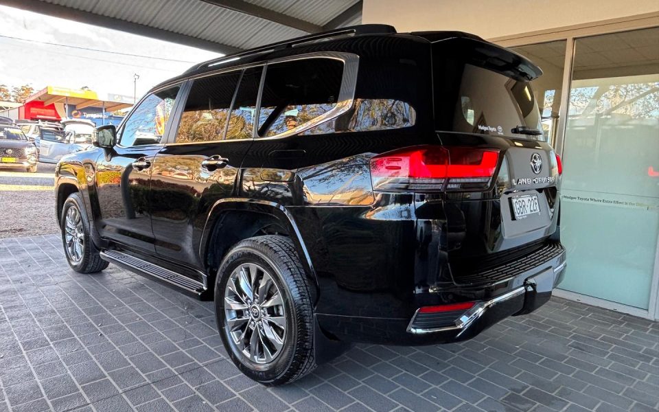 2021 Toyota Landcruiser Sahara ZX