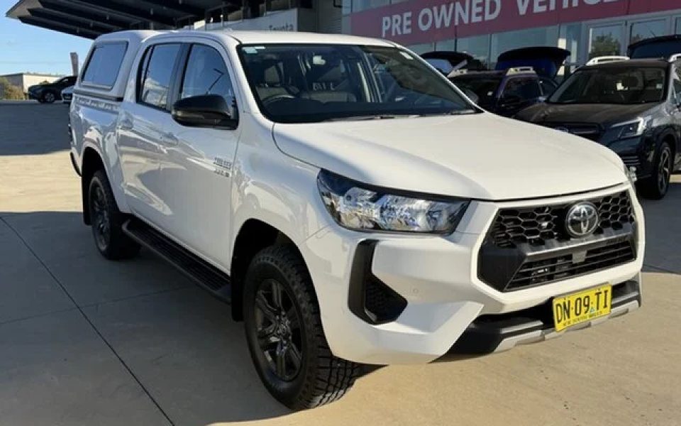 2025 Toyota Hilux 4x4 SR