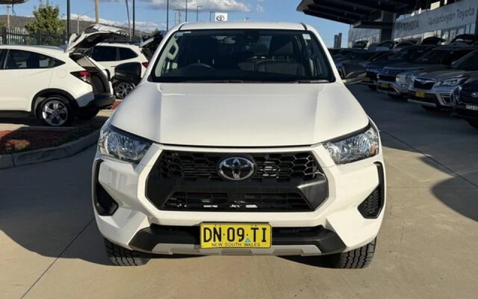2025 Toyota Hilux 4x4 SR