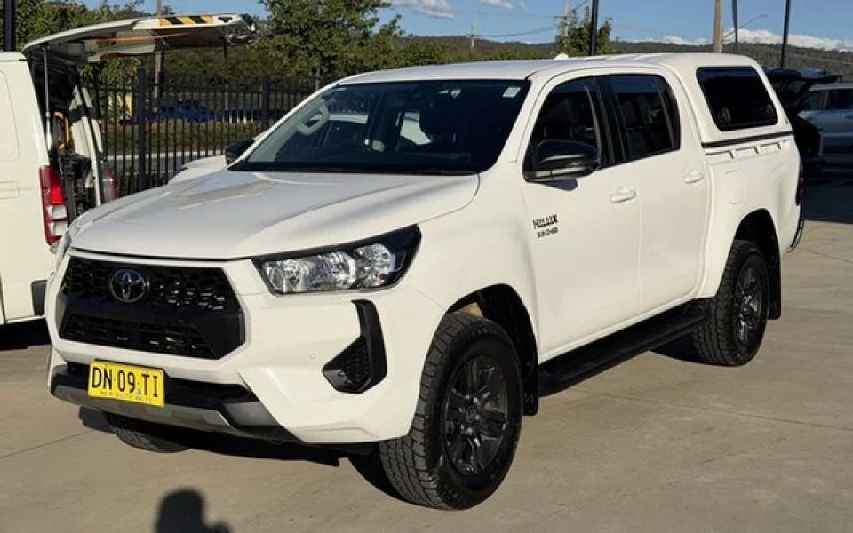 2025 Toyota Hilux 4x4 SR