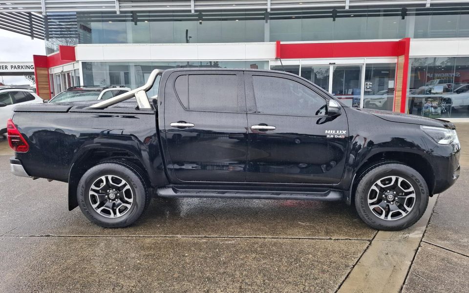 2021 Toyota Hilux SR5