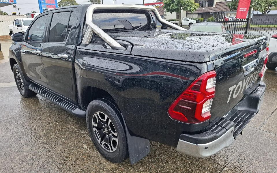 2021 Toyota Hilux SR5