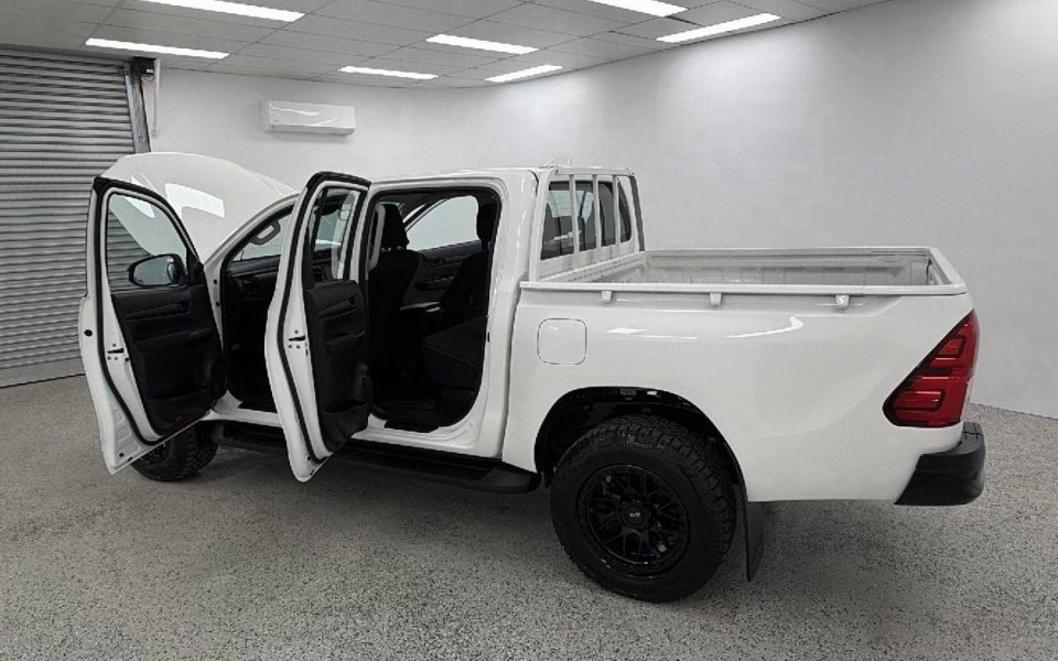 2025 Toyota Hilux 4x4 SR