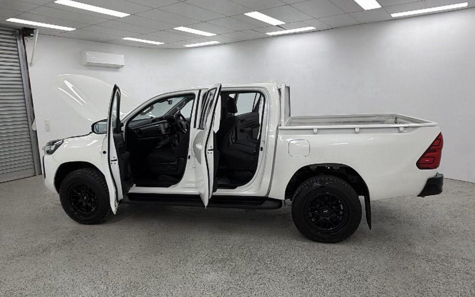 2025 Toyota Hilux 4x4 SR
