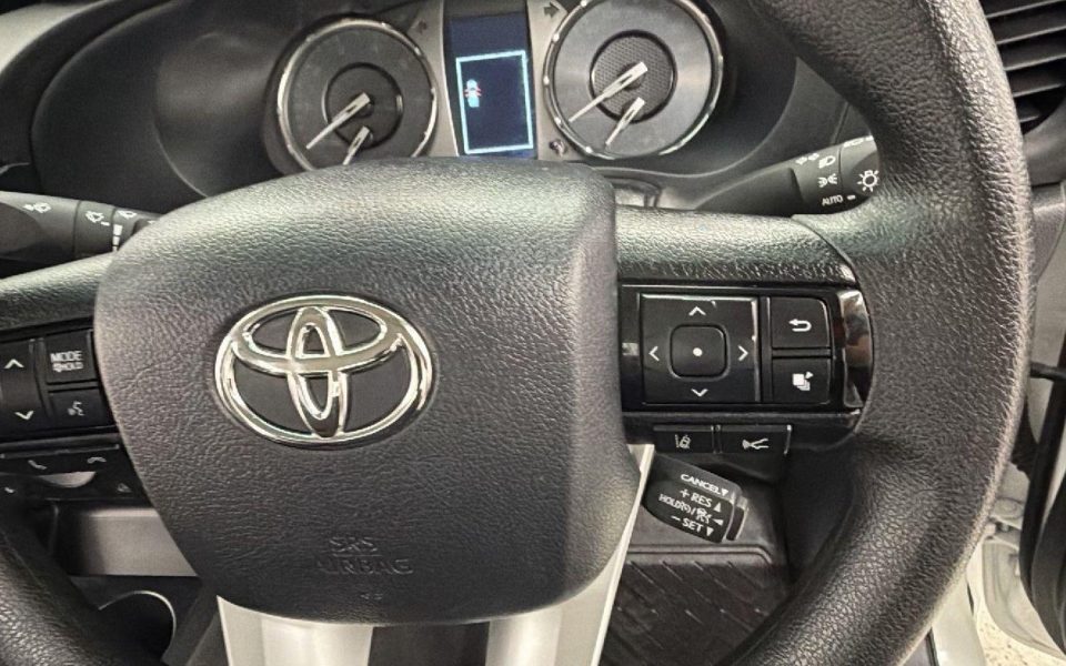 2025 Toyota Hilux 4x4 SR
