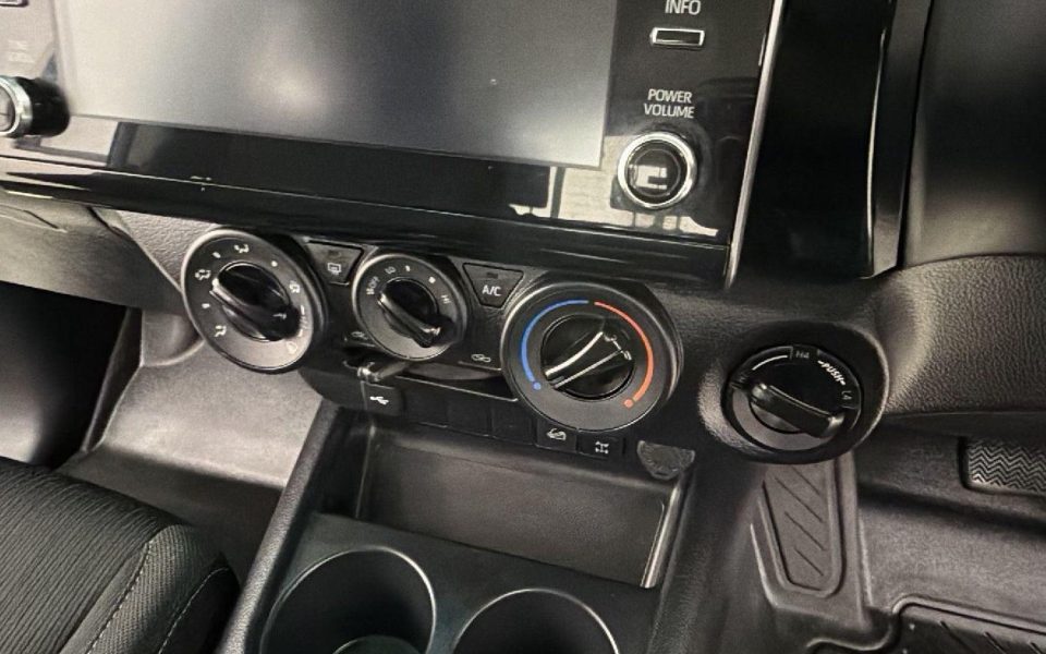 2025 Toyota Hilux 4x4 SR