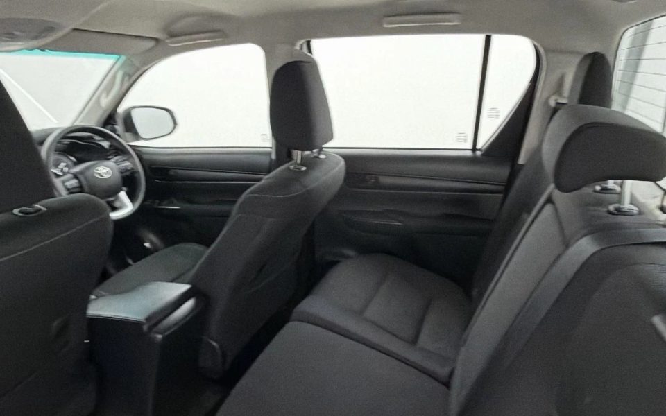 2025 Toyota Hilux 4x4 SR