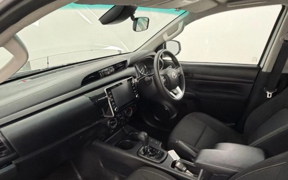 2025 Toyota Hilux 4x4 SR